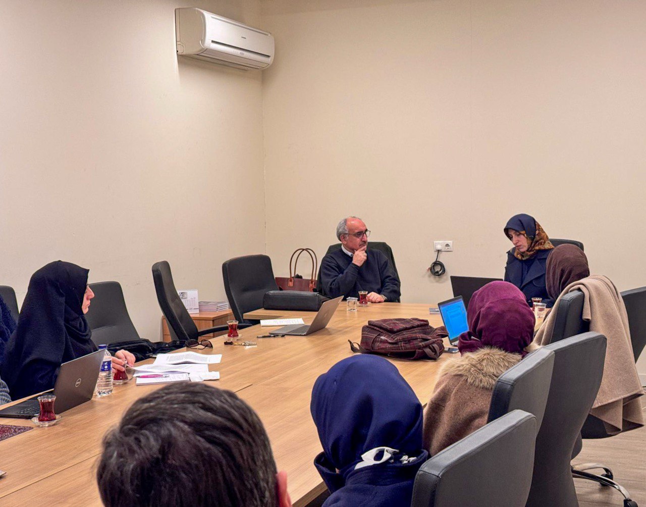 beşinci seminer-3.jpg (184 KB)