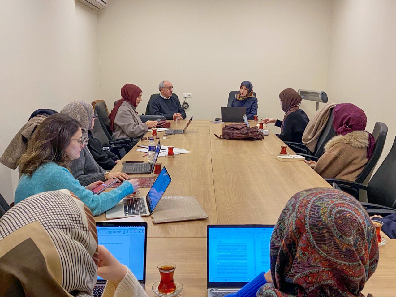 beşinci seminer-4.jpg (221 KB)