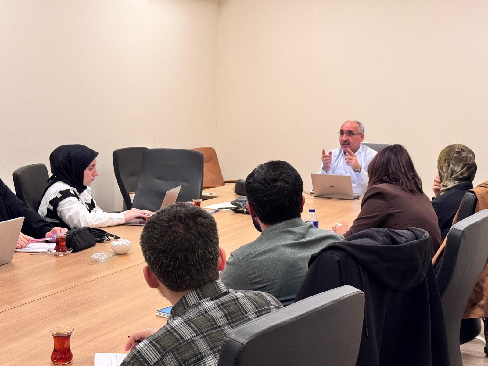 ikinci seminer-7.jpeg (174 KB)