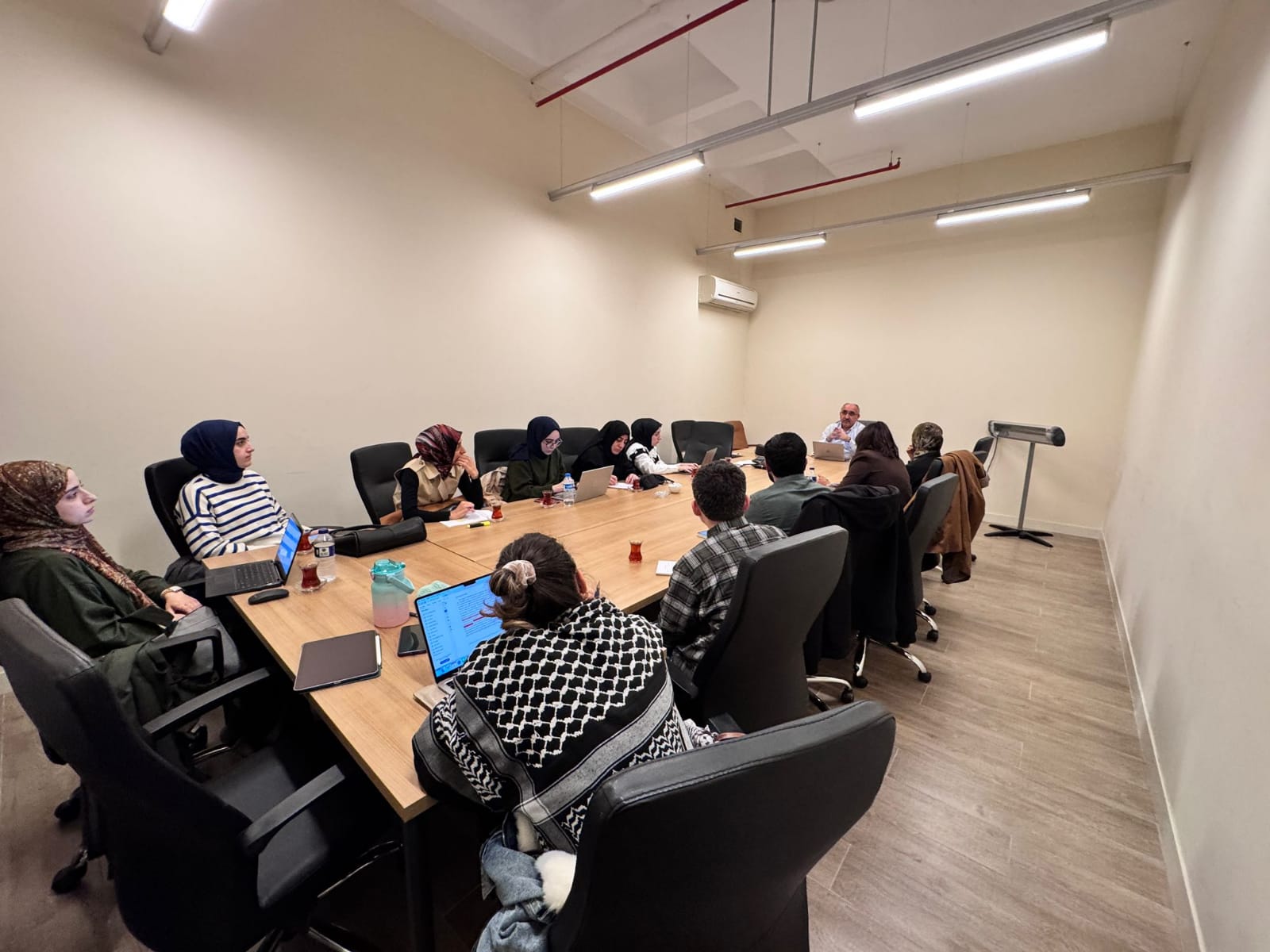 ikinci seminer-9.jpeg (160 KB)